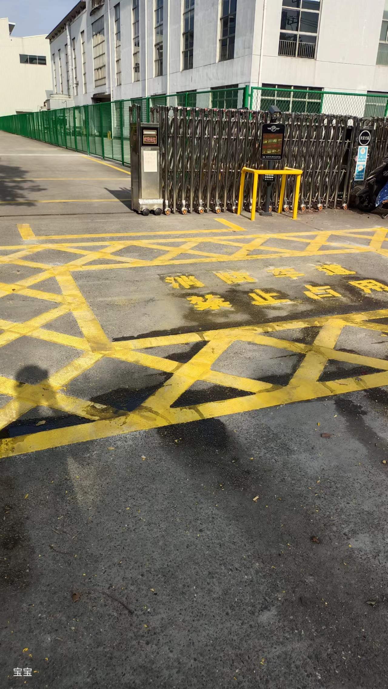 陆良马路划线